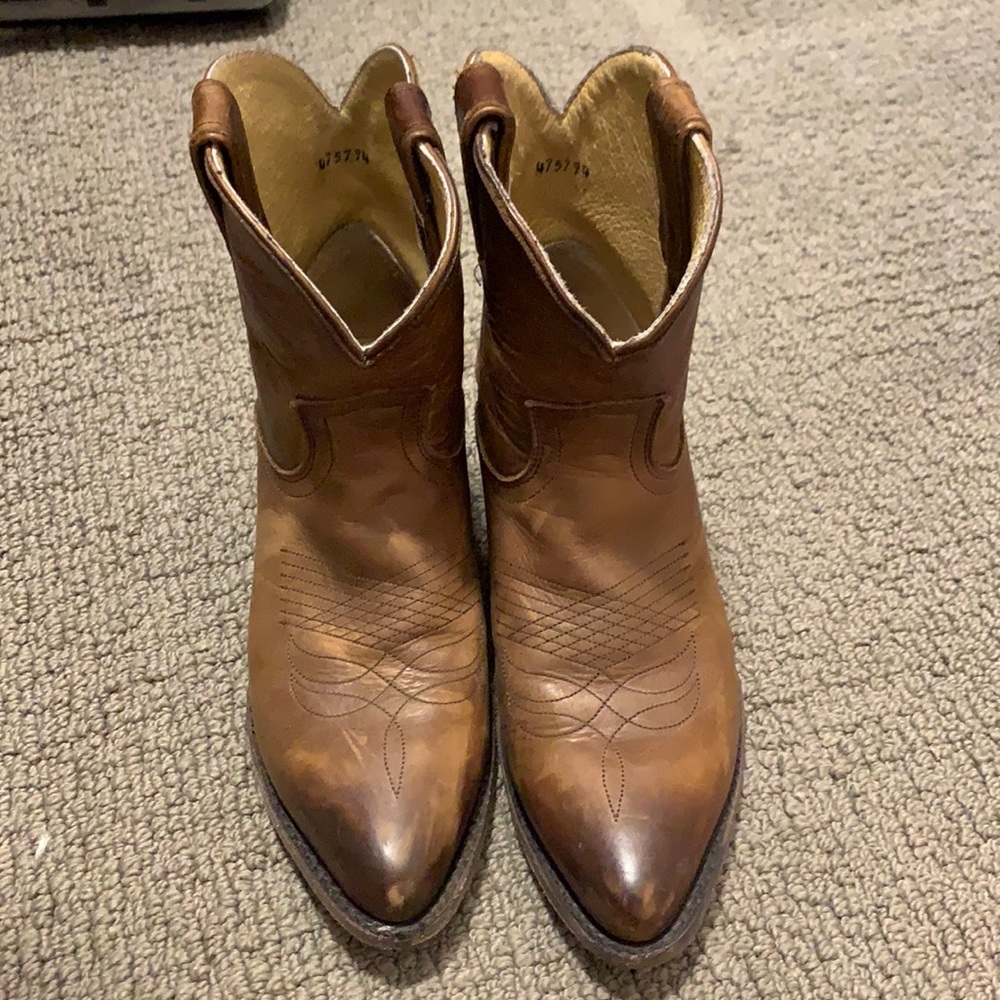 Cute Frye Billy Short boots! Size 7